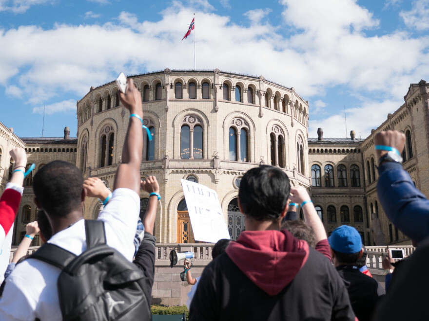 International Students' Union of Norway demonstrerte fredag ettermiddag mot økte visumkostnader.