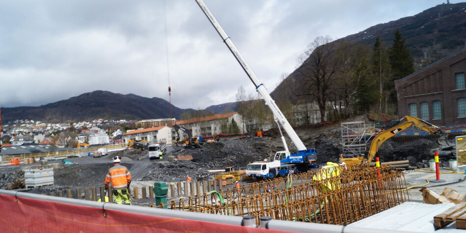 Byggingen av Kronstad 2 er typisk et prosjekt som har gjort at Høgskulen på Vestlandet tidvis har hatt mye penger på bok, grunnet forsinkelser i prosjektet. Foto: Brage Lie Jor Byggingen av Kronstad 2 er typisk et prosjekt som har gjort at Høgskulen på Vestlandet tidvis har hatt mye penger på bok, grunnet forsinkelser i prosjektet. Foto: Brage Lie Jor