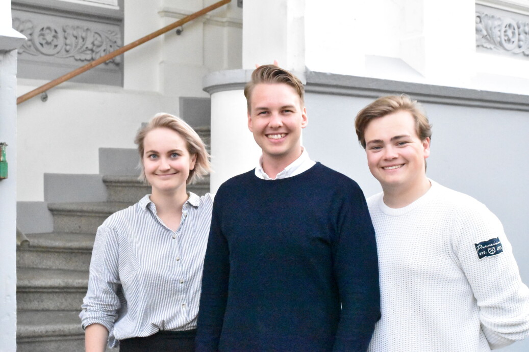 Nytt arbeidsutvalg på UiB: Maren Voldsnes Iversen, leder Nikolai Klæboe og Andreas Trohjell, i tillegg til Eira Vilde Garrido (ikke avbildet). Foto: SP UiB Nytt arbeidsutvalg på UiB: Maren Voldsnes Iversen, leder Nikolai Klæboe og Andreas Trohjell, i tillegg til Eira Vilde Garrido (ikke avbildet). Foto: SP UiB