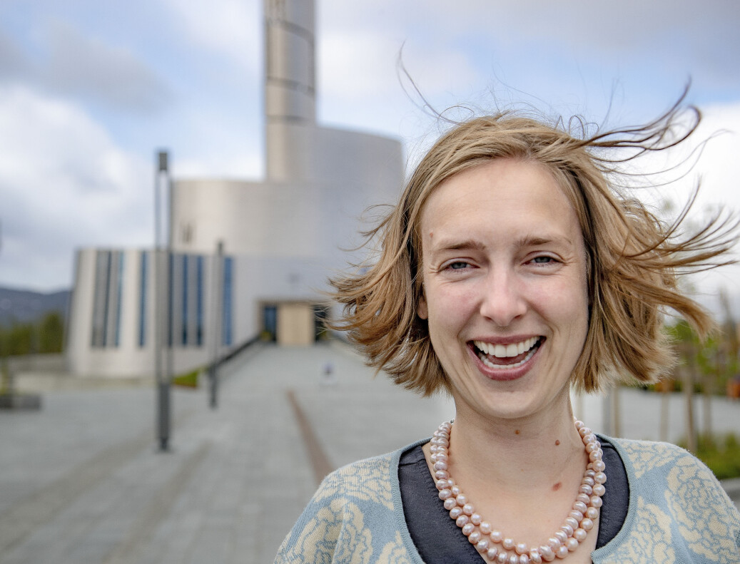 Det blåste friskt i Alta, da Iselin Nybø besøkte byen sammen med ledere ved landets universiteter og høgskoler onsdag. Hun har også motvind i Stortinget som behandler endringer i universitets- og høgskoleloven i dag, torsdag. Foto: Alf Ove Hansen Det blåste friskt i Alta, da Iselin Nybø besøkte byen sammen med ledere ved landets universiteter og høgskoler onsdag. Hun har også motvind i Stortinget som behandler endringer i universitets- og høgskoleloven i dag, torsdag. Foto: Alf Ove Hansen