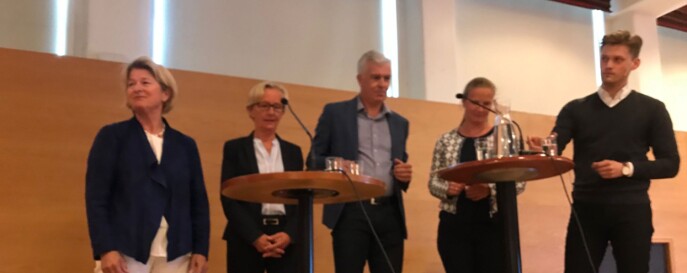 F.v. Anne Husebekk, Gunn-Elin Bjørneboe, Jørn Mortensen, Mari Sundli Tveit og NSO-leder Mats Beldo i panelsamtale om seksuell trakassering. Foto: Tove Lie F.v. Anne Husebekk, Gunn-Elin Bjørneboe, Jørn Mortensen, Mari Sundli Tveit og NSO-leder Mats Beldo i panelsamtale om seksuell trakassering. Foto: Tove Lie