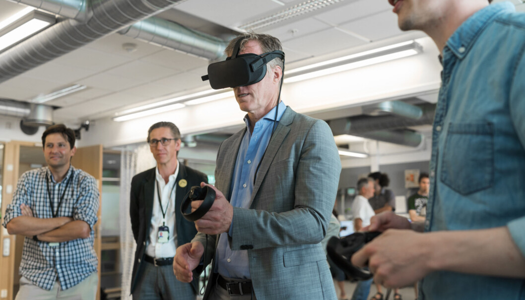 Curt Rice åpner teknologilab på OsloMet i juni 2018. Sammen med fem andre rektorer og en administrerende direktør poengterer han betydningen av at Norge satser på forskning og utdanning innenfor kunstig intelligens. Foto: Ketil Blom Haugstulen Curt Rice åpner teknologilab på OsloMet i juni 2018. Sammen med fem andre rektorer og en administrerende direktør poengterer han betydningen av at Norge satser på forskning og utdanning innenfor kunstig intelligens. Foto: Ketil Blom Haugstulen