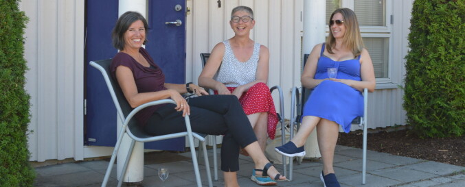 Råflott feriestemning hos f.v: Agnete Tessem, Kari Carlsen, Gry Uhlin-Engstu da de deltok på feiring av Universitetet i Sørøst-Norge. Foto: Nils Martin Silvola Råflott feriestemning hos f.v: Agnete Tessem, Kari Carlsen, Gry Uhlin-Engstu da de deltok på feiring av Universitetet i Sørøst-Norge. Foto: Nils Martin Silvola