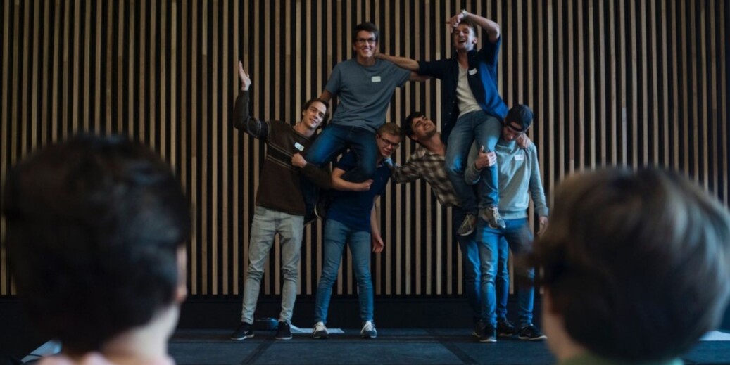Her er ferske matematikkstudenter på seminar på Sundvolden i regi av UiOs ForVei-prosjekt i fjor høst for å skape trygghet, bli kjent og aller helst hindre forfall fra studiet. Foto: David Engmo Her er ferske matematikkstudenter på seminar på Sundvolden i regi av UiOs ForVei-prosjekt i fjor høst for å skape trygghet, bli kjent og aller helst hindre forfall fra studiet. Foto: David Engmo