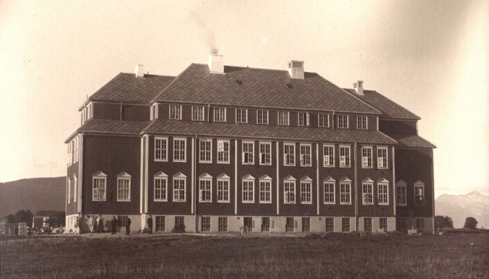 Lærerskolen i Nesna i 1920. Foto: Nord universitet / A. Andersen, Nesna Lærerskolen i Nesna i 1920. Foto: Nord universitet / A. Andersen, Nesna