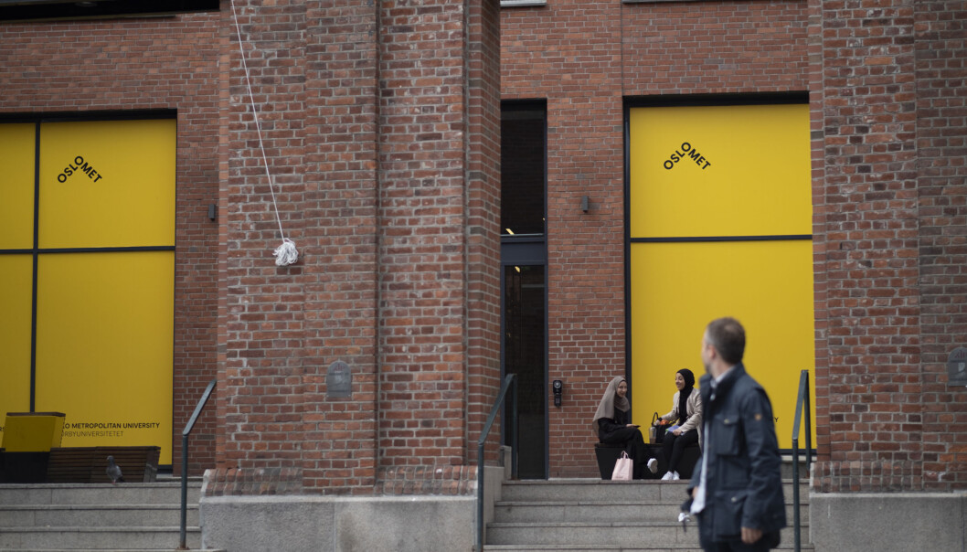 Den grafiske OsloMet-profilen har begynt å gjøre seg gjeldende på campus i Pilestredet, men navnet vekker fremdeles reaksjoner. Foto: Mina Ræge Den grafiske OsloMet-profilen har begynt å gjøre seg gjeldende på campus i Pilestredet, men navnet vekker fremdeles reaksjoner. Foto: Mina Ræge