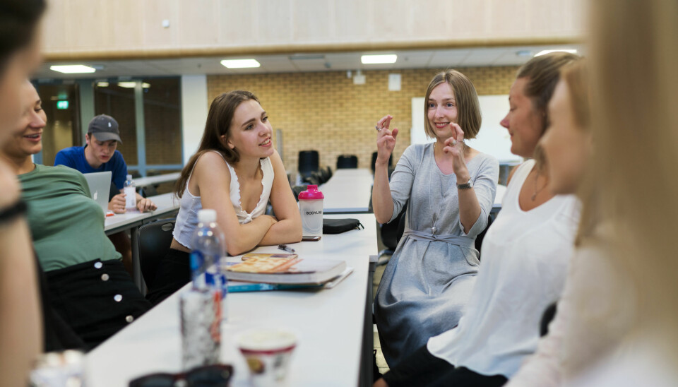 Statsråd Iselin Nybø møtte potensielle lærerstudenter ved OsloMet mandag som skal forbedre mattekarakteren sin på en måned. — Dette er topp motiverte studenter, sa Nybø.