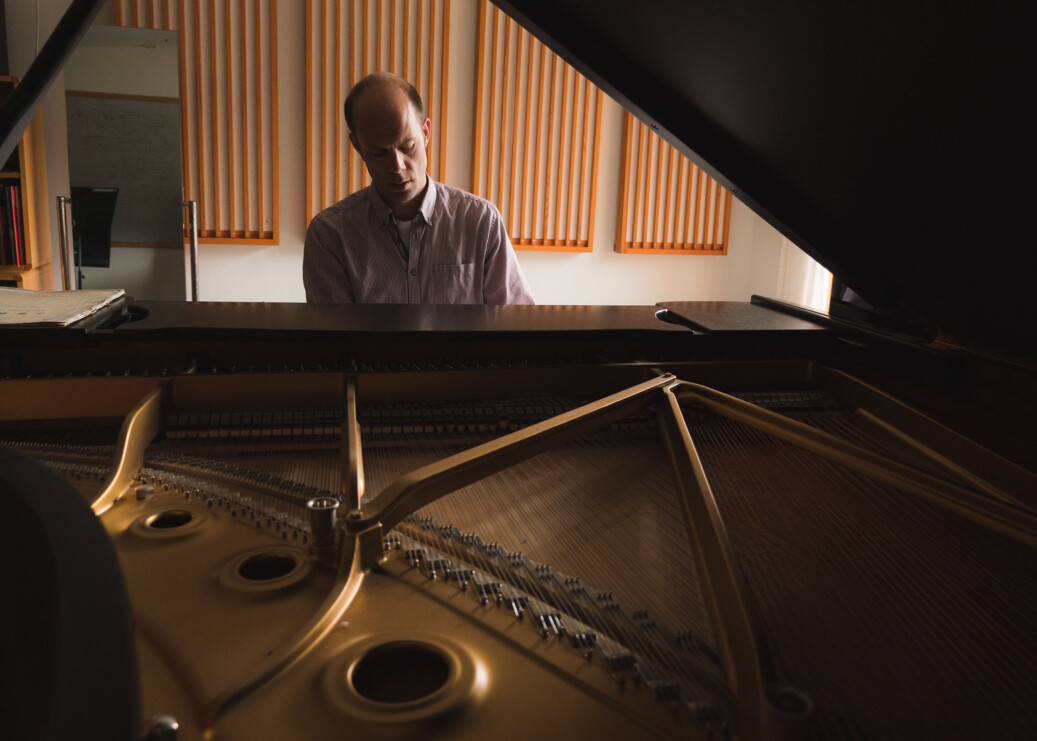 Da han var tolv bestemte Jan Gunnar Sørbø seg for å bli musiker. Men tjue år senere sitter han med en doktorgrad ikke bare i musikk, men òg i medisin. Foto: Petter Berntsen Da han var tolv bestemte Jan Gunnar Sørbø seg for å bli musiker. Men tjue år senere sitter han med en doktorgrad ikke bare i musikk, men òg i medisin. Foto: Petter Berntsen