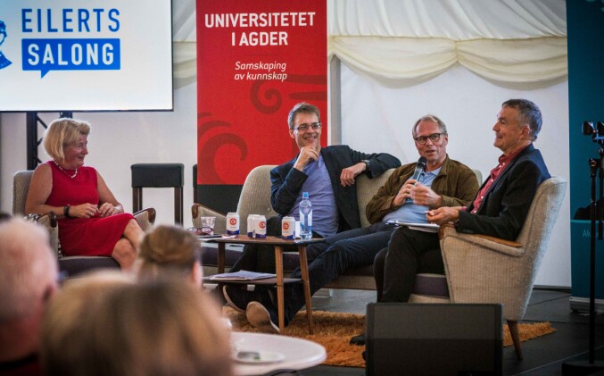 Anne Husebekk, Haldor Byrkjeflot og Hans Petter Graver debatterte under ledelse av Aslak Bonde (t.v.) i UiA-teltet i Arendal. Anne Husebekk, Haldor Byrkjeflot og Hans Petter Graver debatterte under ledelse av Aslak Bonde (t.v.) i UiA-teltet i Arendal.