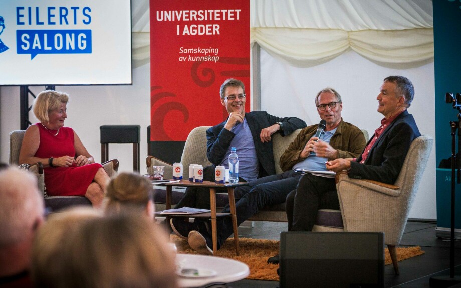 Anne Husebekk, Haldor Byrkjeflot og Hans Petter Graver debatterte under ledelse av Aslak Bonde (t.v.) i UiA-teltet i Arendal.
