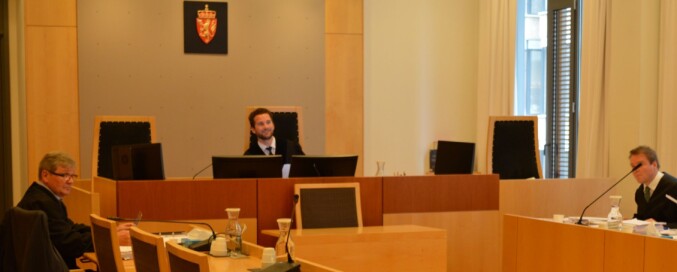 Hovedforhandling om utvisningsvedtaket i Oslo tingrett. Augustaves advokat Arild Humlen (t.v.), rettens administrator Alexander Schiander og statens advokat Ove Vanebo. Foto: Nils Martin Silvola Hovedforhandling om utvisningsvedtaket i Oslo tingrett. Augustaves advokat Arild Humlen (t.v.), rettens administrator Alexander Schiander og statens advokat Ove Vanebo. Foto: Nils Martin Silvola