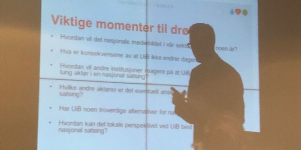 UiB-rektor Dag Rune Olsen legger frem nytt forslag om medeierskap i Khrono neste uke. Foto: Skjermdump fra UiB-styremøte UiB-rektor Dag Rune Olsen legger frem nytt forslag om medeierskap i Khrono neste uke. Foto: Skjermdump fra UiB-styremøte
