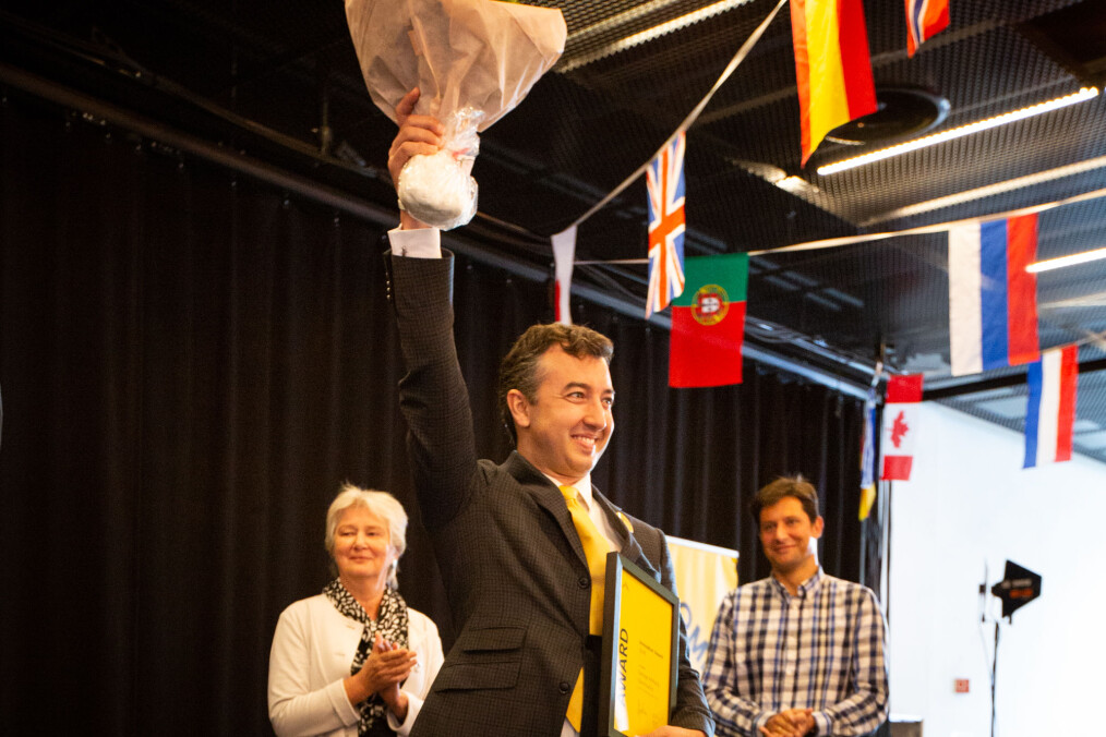 — Mangfold er nøkkelen til innovasjon, sa Giannoumis til Khrono etter seremonien. — Mangfold er nøkkelen til innovasjon, sa Giannoumis til Khrono etter seremonien.