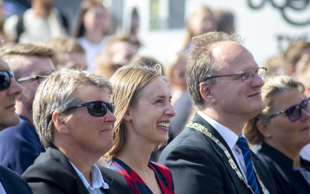 Universitetsdirektør Seunn Smith-Tønnssen (t.v.), statsråd Iselin Nybø og dagens valgte rektor Frank Reichert ved studiestart på Universitetet i Agder 13. august. Foto: Saara Ojanen, UiA Universitetsdirektør Seunn Smith-Tønnssen (t.v.), statsråd Iselin Nybø og dagens valgte rektor Frank Reichert ved studiestart på Universitetet i Agder 13. august. Foto: Saara Ojanen, UiA
