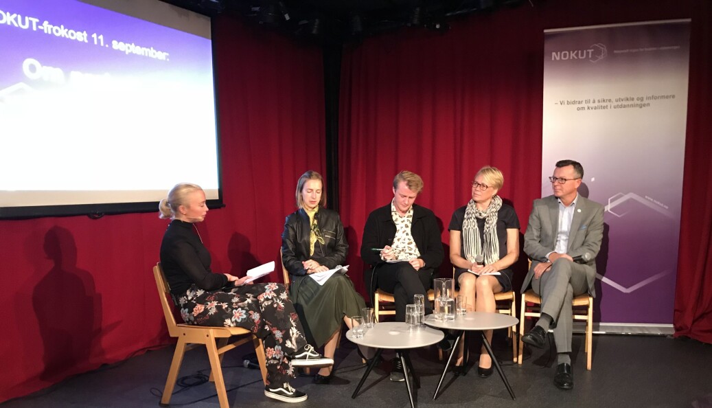 Emilie Valebjørg fra NOKUT holder fast i panelsamtalen med statsråd Iselin Nybø, NSO-leder Håkon Randgaard Mikalsen, avdelingsdirektør for arbeidsgiverpolitikk i KS, Anne Cathrine Hjertaas, og rektor på Universitetet i Bergen, Dag Rune Olsen. Foto: Eva Tønnessen Emilie Valebjørg fra NOKUT holder fast i panelsamtalen med statsråd Iselin Nybø, NSO-leder Håkon Randgaard Mikalsen, avdelingsdirektør for arbeidsgiverpolitikk i KS, Anne Cathrine Hjertaas, og rektor på Universitetet i Bergen, Dag Rune Olsen. Foto: Eva Tønnessen