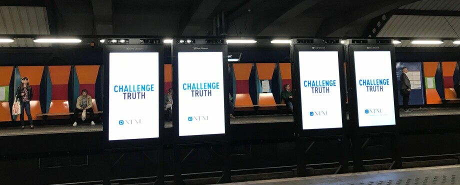 «Challenge truth», fra T-banen i Oslo. Foto: Tove Lie