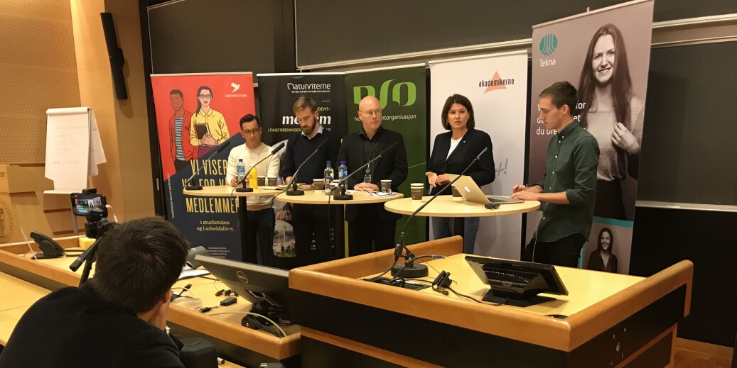 Debatterte master: Walied Færevik Aarab, første nestleder for Lektorstudentene ved UiO, Eigil Hole Lønning fra Norsk studentorganisasjon (NSO), kompetansedirektør NHO, Are Turmo,og leder i Akedemikerne, Kari Sollien. Møteleder: Ola Magnussen Rydje. Foto: Eva Tønnessen Debatterte master: Walied Færevik Aarab, første nestleder for Lektorstudentene ved UiO, Eigil Hole Lønning fra Norsk studentorganisasjon (NSO), kompetansedirektør NHO, Are Turmo,og leder i Akedemikerne, Kari Sollien. Møteleder: Ola Magnussen Rydje. Foto: Eva Tønnessen