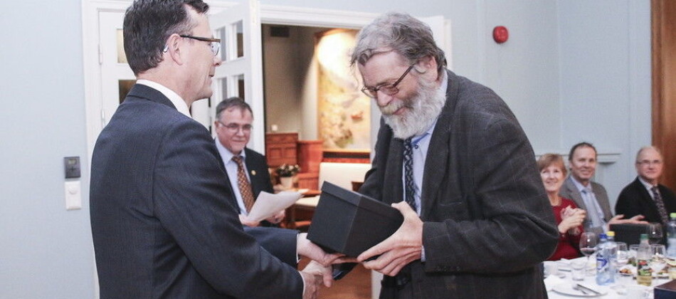 Meir konkurranse, premiering og prestisje skal sørge for betre undervisning ved norske universitet. Bildet er frå ei markering i desember 2014. Frå høgre, rektor Dag Rune Olsen, direktør Kjell Bernstrøm og professor Frank Aarebrot. Foto: Nikita Solenov Meir konkurranse, premiering og prestisje skal sørge for betre undervisning ved norske universitet. Bildet er frå ei markering i desember 2014. Frå høgre, rektor Dag Rune Olsen, direktør Kjell Bernstrøm og professor Frank Aarebrot. Foto: Nikita Solenov