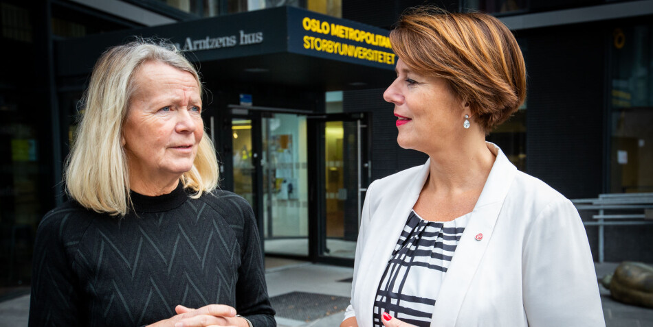 OsloMet med dekan Gro Jamtvedt og byråd i Oslo kommune Tone Tellevik Dahl er sammen om nybrottsarbeid for å trekke forskning og praksisfeltet nærmere hverandre. OsloMet lyser ut sju nye stipendiatstillnger, der Oslo kommune er en av flere samarbeidspartnere. Foto: Runhild Heggem OsloMet med dekan Gro Jamtvedt og byråd i Oslo kommune Tone Tellevik Dahl er sammen om nybrottsarbeid for å trekke forskning og praksisfeltet nærmere hverandre. OsloMet lyser ut sju nye stipendiatstillnger, der Oslo kommune er en av flere samarbeidspartnere. Foto: Runhild Heggem