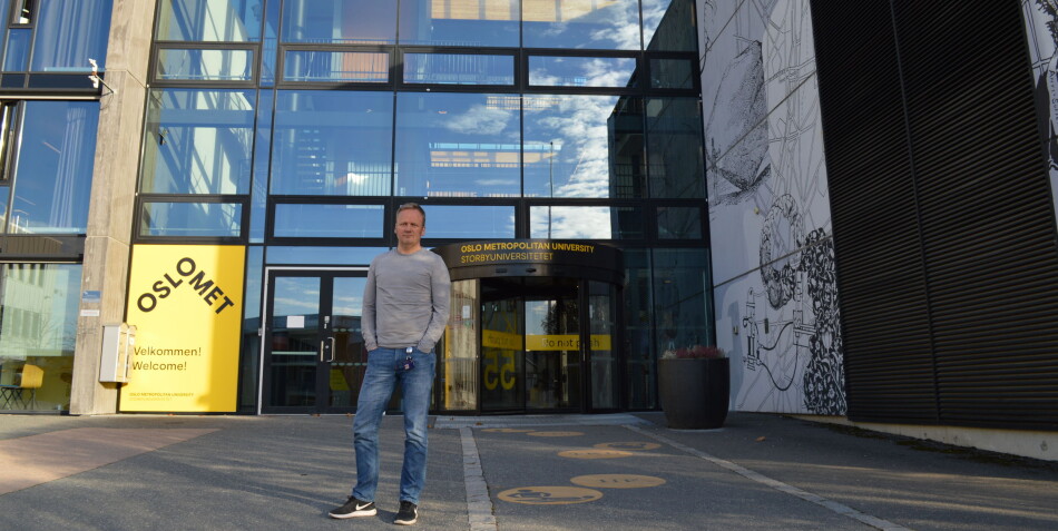 Roger Bakken er universitetslektor på yrkesfaglærerutdanningen på campus Kjeller, OsloMet. Han har sammen med noen andre skrevet brev om Kjeller-saken til styret med tittelen «Vi vil ikke isoleres på Kjeller» . I følge Bakken støtter 80 prosent av de ansatte på hans institutt innholdet i brevet. Foto: Eva Tønnessen Roger Bakken er universitetslektor på yrkesfaglærerutdanningen på campus Kjeller, OsloMet. Han har sammen med noen andre skrevet brev om Kjeller-saken til styret med tittelen «Vi vil ikke isoleres på Kjeller» . I følge Bakken støtter 80 prosent av de ansatte på hans institutt innholdet i brevet. Foto: Eva Tønnessen
