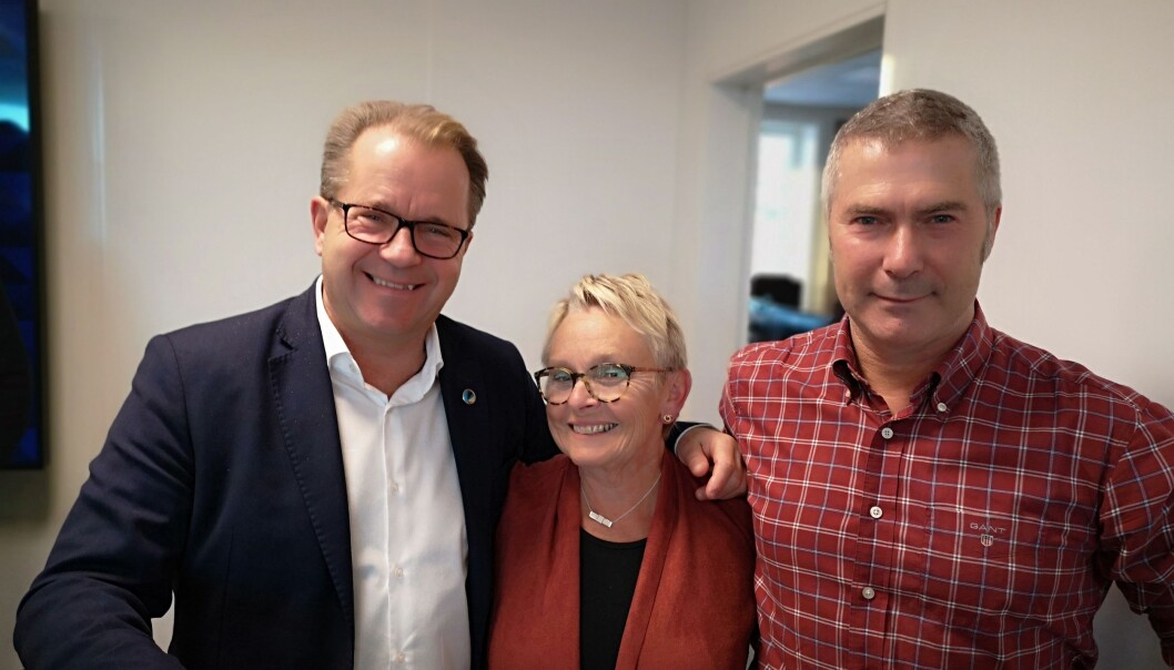Egil Solli (t.h.) er ansatt som dekan de neste fire år, her sammen med rektor Bjørn Olsen og styreleder Vigdis Moe Skarstein. Foto: Tor Dybdal-Holthe Egil Solli (t.h.) er ansatt som dekan de neste fire år, her sammen med rektor Bjørn Olsen og styreleder Vigdis Moe Skarstein. Foto: Tor Dybdal-Holthe