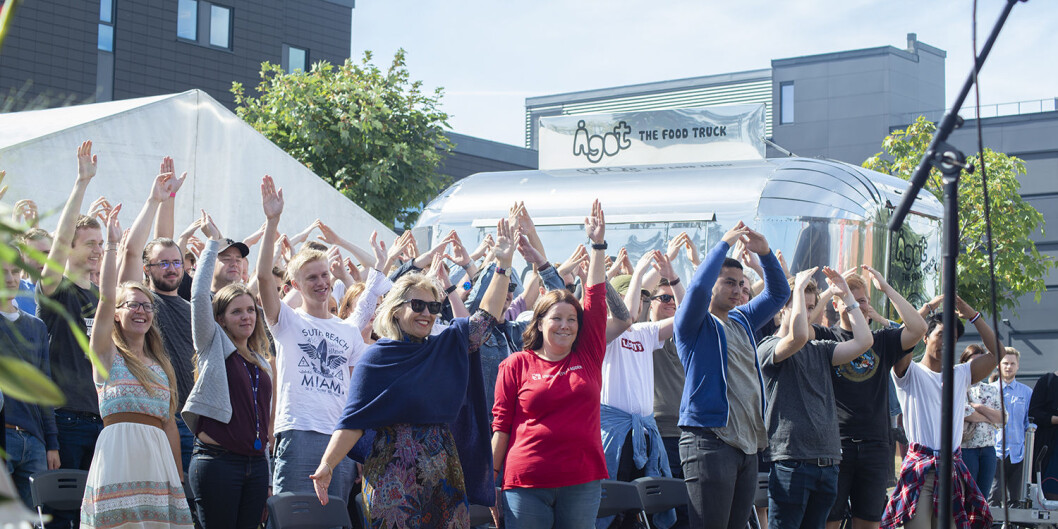 Fra studiestart ved Universitetet i Agder. Studentleder i Agder, Benedicte Nordlie fremmer tre behagelige sannheter for framtidige studenter og deres foreldre. Foto: Saara Ojanen Fra studiestart ved Universitetet i Agder. Studentleder i Agder, Benedicte Nordlie fremmer tre behagelige sannheter for framtidige studenter og deres foreldre. Foto: Saara Ojanen