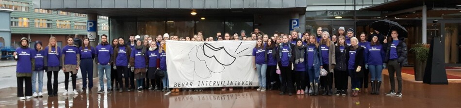 Psykologistudentene ved NTNU møtte universitetsstyret med bannere og løpesedler onsdag.