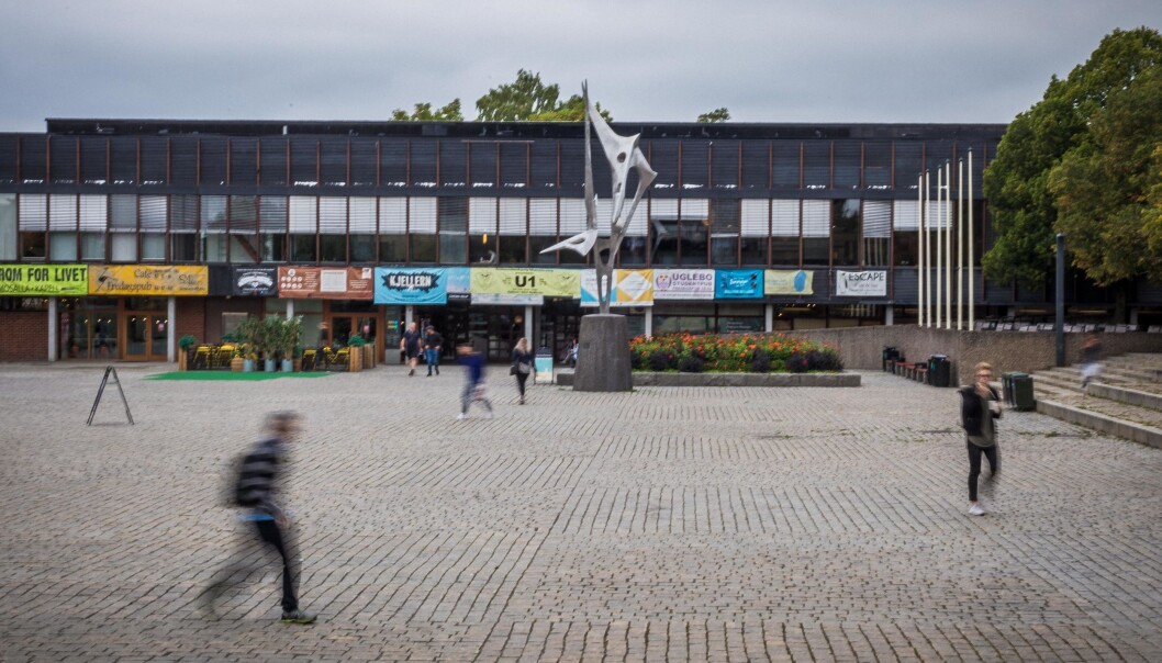 Vi er en studentforening rettet mot studenter i Oslo og Akershus med hovedsete på Universitetet i Oslo (UiO). Vi representerer kurdiske og ikke-kurdiske studenter ved høyere utdanningsinstitusjoner i Norge. Bildet er fra Blindern. Illustrasjonsfoto: Siri Øverland Eriksen Vi er en studentforening rettet mot studenter i Oslo og Akershus med hovedsete på Universitetet i Oslo (UiO). Vi representerer kurdiske og ikke-kurdiske studenter ved høyere utdanningsinstitusjoner i Norge. Bildet er fra Blindern. Illustrasjonsfoto: Siri Øverland Eriksen