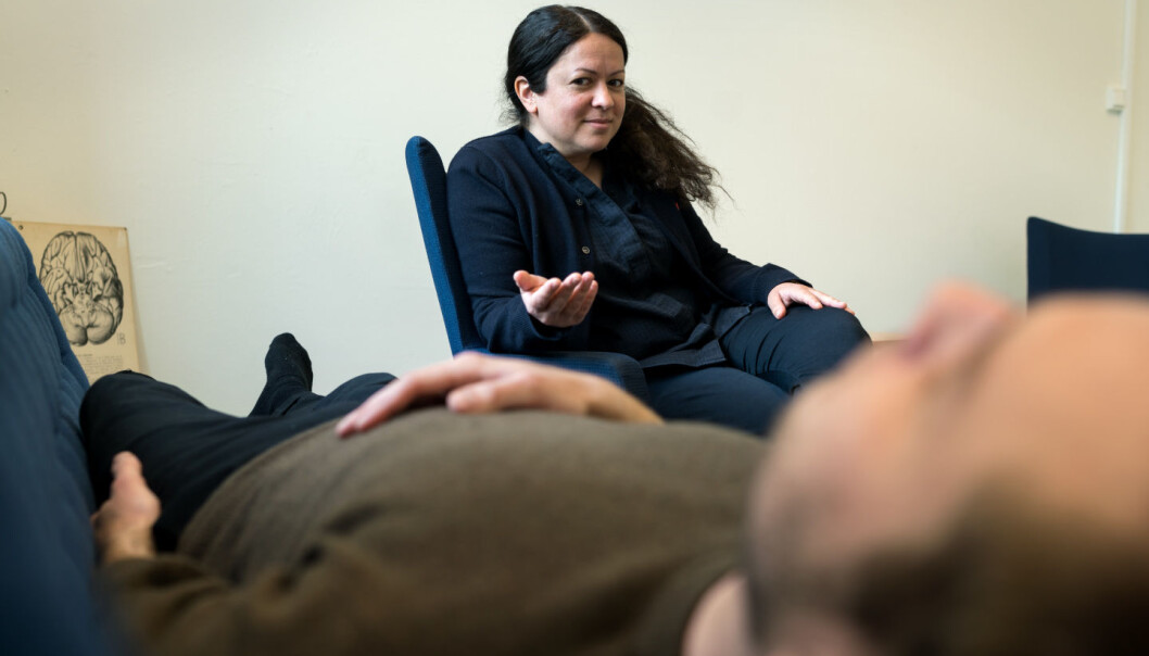 — Det er lov å sette egne grenser i julen, og man må ikke være med familien hele tiden. Gå en tur alene, eller vær med venner, om du føler du trenger det, sier psykolog og seksjonsleder for SiO Helse, Yasmin Iqbal. Foto: Ketil Blom Haugstulen — Det er lov å sette egne grenser i julen, og man må ikke være med familien hele tiden. Gå en tur alene, eller vær med venner, om du føler du trenger det, sier psykolog og seksjonsleder for SiO Helse, Yasmin Iqbal. Foto: Ketil Blom Haugstulen