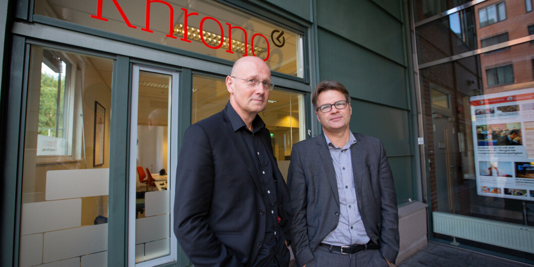 Jan Heiret (t.v.) og Tore Tungodden fra UiB har forhanldet med OsloMet om eierskap i Khrono. Her foran redaksjonslokalene i Oslo. Foto: Runhild Heggen Jan Heiret (t.v.) og Tore Tungodden fra UiB har forhanldet med OsloMet om eierskap i Khrono. Her foran redaksjonslokalene i Oslo. Foto: Runhild Heggen