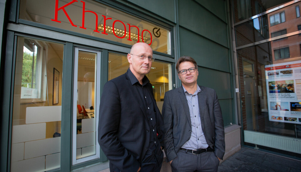 Jan Heiret (t.v.) og Tore Tungodden fra UiB har forhanldet med OsloMet om eierskap i Khrono. Her foran redaksjonslokalene i Oslo. Foto: Runhild Heggen