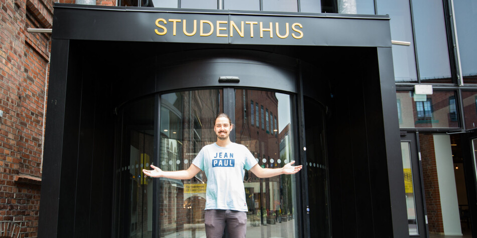 Studentleder på OsloMet, Bjørn Harald Hegreberg Garborg, mener de ansatte må finne et annets ted å avholde julebord enn studentenes hus. Foto: Runhild Heggem Studentleder på OsloMet, Bjørn Harald Hegreberg Garborg, mener de ansatte må finne et annets ted å avholde julebord enn studentenes hus. Foto: Runhild Heggem