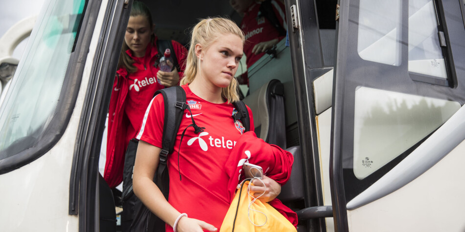 Landslagsspiller Kristine Leine gir opp sykepleiestudiene på VID fordi det ble for vanskelig å kombinere dem med idrettskarrieren. Foto: NTB/Scanpix Landslagsspiller Kristine Leine gir opp sykepleiestudiene på VID fordi det ble for vanskelig å kombinere dem med idrettskarrieren. Foto: NTB/Scanpix
