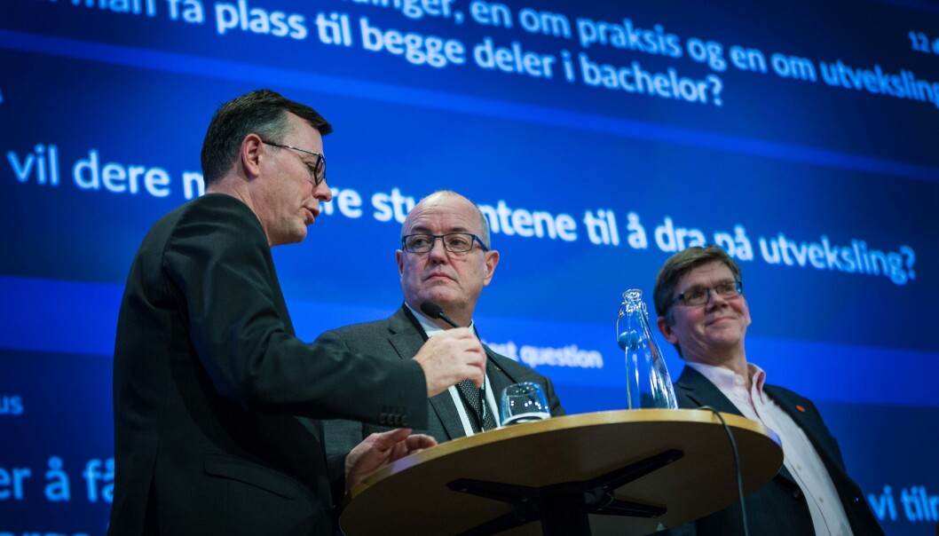 Rektor Dag Rune Olsen på Universitetet i Bergen (t.v.), Gunnar Bovim ved NTNU og Svein Stølen ved Universitetet i Oslo er saman med rektor Anne Husebekk på UiT ein del av forhandlingane med dei store tidsskriftforlaga som enno ikkje er i hamn. Foto: Siri Øverland Eriksen. Rektor Dag Rune Olsen på Universitetet i Bergen (t.v.), Gunnar Bovim ved NTNU og Svein Stølen ved Universitetet i Oslo er saman med rektor Anne Husebekk på UiT ein del av forhandlingane med dei store tidsskriftforlaga som enno ikkje er i hamn. Foto: Siri Øverland Eriksen.
