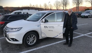 Rektor Petter Aasen ved Universitetet i Sørøst-Norge reiser mykje mellom dei åtte campusane på sitt universitet. I år blir det rundt 25 000 kilometer i hybridbil. Foto: Eva Tønnessen Rektor Petter Aasen ved Universitetet i Sørøst-Norge reiser mykje mellom dei åtte campusane på sitt universitet. I år blir det rundt 25 000 kilometer i hybridbil. Foto: Eva Tønnessen