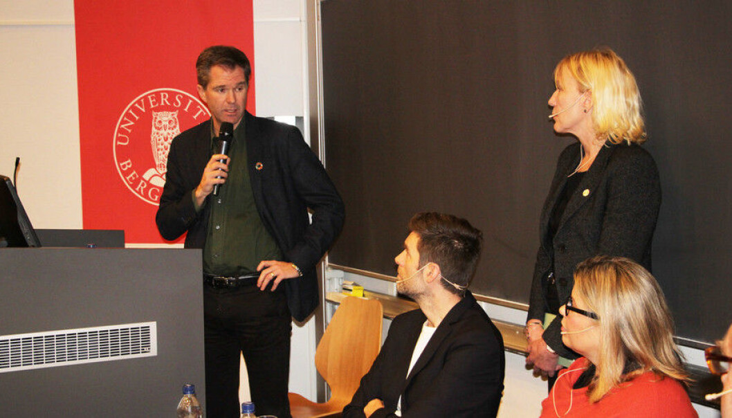 John-Arne Røttingen i Forskningsrådet svarer panelet, her Jørn Jcaobsen og Kikki Kleiven. Prorektor Margareth Hagen ledet debatten. Foto: Hilde Kristin Strand John-Arne Røttingen i Forskningsrådet svarer panelet, her Jørn Jcaobsen og Kikki Kleiven. Prorektor Margareth Hagen ledet debatten. Foto: Hilde Kristin Strand