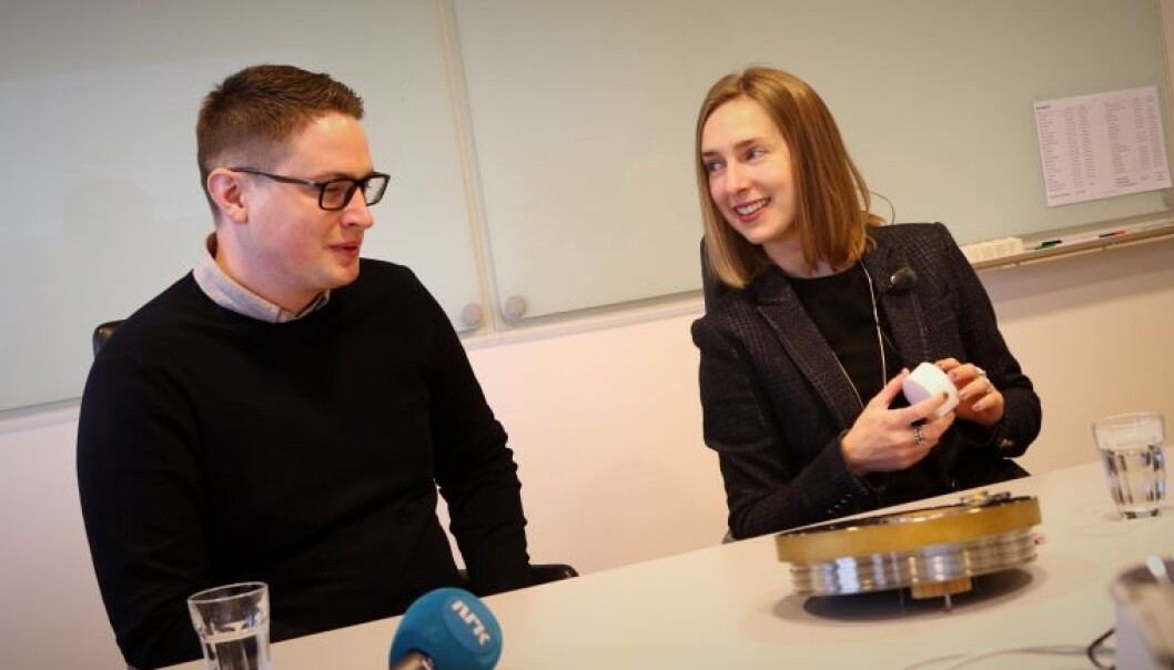 Masterstudent på Universitetet i Sørøst-Norge, Geir Osmund Aamli, i samtale med forsknings- og høyere utdanningsminister, Iselin Nybø. Foto: Stian Kristoffer sande/USN Masterstudent på Universitetet i Sørøst-Norge, Geir Osmund Aamli, i samtale med forsknings- og høyere utdanningsminister, Iselin Nybø. Foto: Stian Kristoffer sande/USN