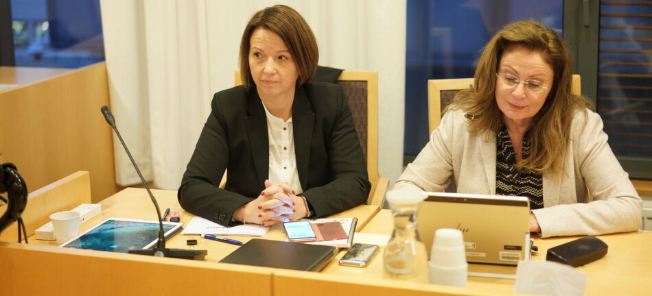 Regjeringsadvokat Hilde Lund (t.v.) og spesialrådgiver i Kunnskapsdepartementet, Bente Mørck Krogdahl, under første dag av rettssaken mellom Nils Rune Langeland og departementet. Foto: Ketil Blom Haugstulen Regjeringsadvokat Hilde Lund (t.v.) og spesialrådgiver i Kunnskapsdepartementet, Bente Mørck Krogdahl, under første dag av rettssaken mellom Nils Rune Langeland og departementet. Foto: Ketil Blom Haugstulen
