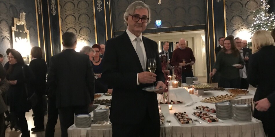 Kunnskapssektoren og fagforeningskamerater takket av leder i Forskerforbundet, Petter Aaslestad, i Rokokkosalen på Grand Hotel i Oslo. Foto: Tove Lie Kunnskapssektoren og fagforeningskamerater takket av leder i Forskerforbundet, Petter Aaslestad, i Rokokkosalen på Grand Hotel i Oslo. Foto: Tove Lie