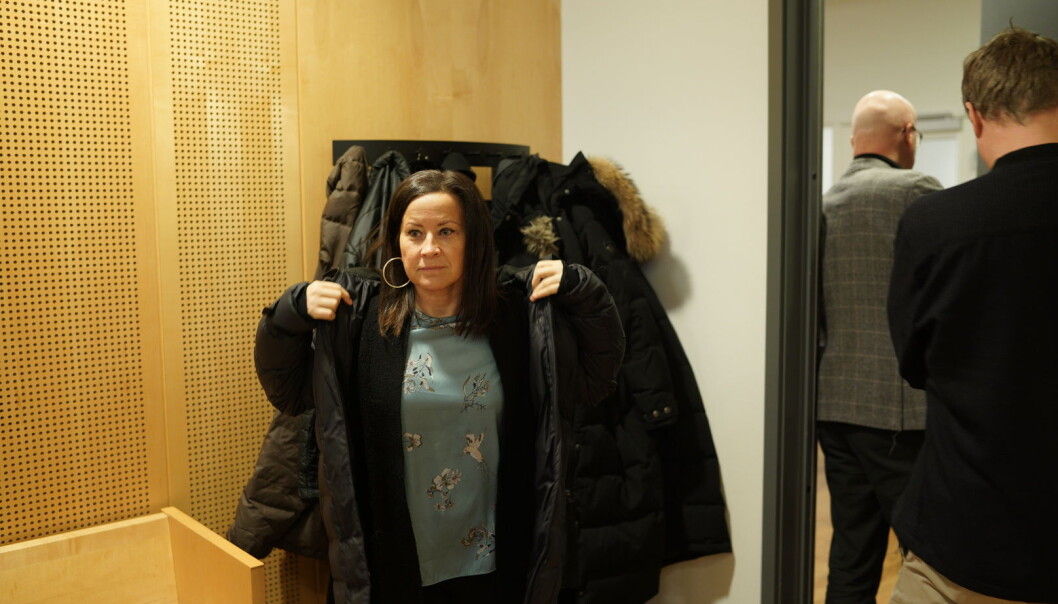 Forfatter Heidi Helene Sveen vitnet i Langelandsaken torsdag. Her er hun etter vitnemålet og med Langeland selv på vei ut døra. Foto: Ketil Blom Haugstulen Forfatter Heidi Helene Sveen vitnet i Langelandsaken torsdag. Her er hun etter vitnemålet og med Langeland selv på vei ut døra. Foto: Ketil Blom Haugstulen