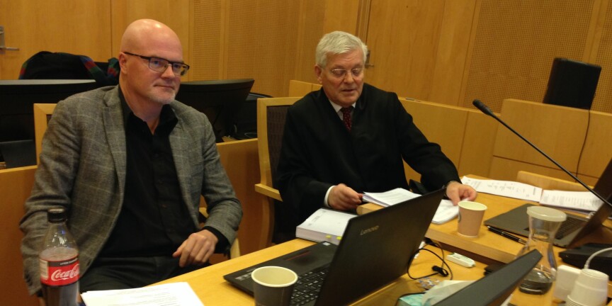 Nils Rune Langeland har tilbrakt en hel uke i rettssal 369 i Oslo tingrett, med advokat Kjell M. Brygfjeld. Foto: Nils Martin Silvola