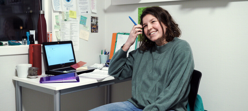 — In a way there is more homework here, but fewer lectures. In France, I usually sit in all day in the classroom,, says Juliette.
