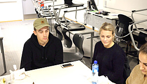 Studentene Johannes Moe (lærerutdanningen) og Helle Saxegård (fysioterapiutdanningen) bruker to dager på å diskutere caser de har felles med andre studenter fra andre studieretninger. Foto: Torkjell Trædal Studentene Johannes Moe (lærerutdanningen) og Helle Saxegård (fysioterapiutdanningen) bruker to dager på å diskutere caser de har felles med andre studenter fra andre studieretninger. Foto: Torkjell Trædal