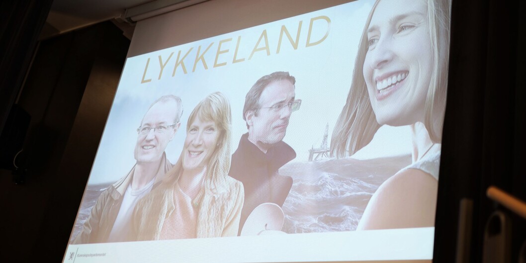 Iselin Nybøs utgave av Lykkeland (f.v.) Gunnar Bovim rektor NTNU, Mari Sundli Tveit, rektor NMBU og leder i UHR, Johann Roppen, rektor ved Høgskulen i Volda og Iselin Nybø. Foto: Siri Øverland Eriksen Iselin Nybøs utgave av Lykkeland (f.v.) Gunnar Bovim rektor NTNU, Mari Sundli Tveit, rektor NMBU og leder i UHR, Johann Roppen, rektor ved Høgskulen i Volda og Iselin Nybø. Foto: Siri Øverland Eriksen