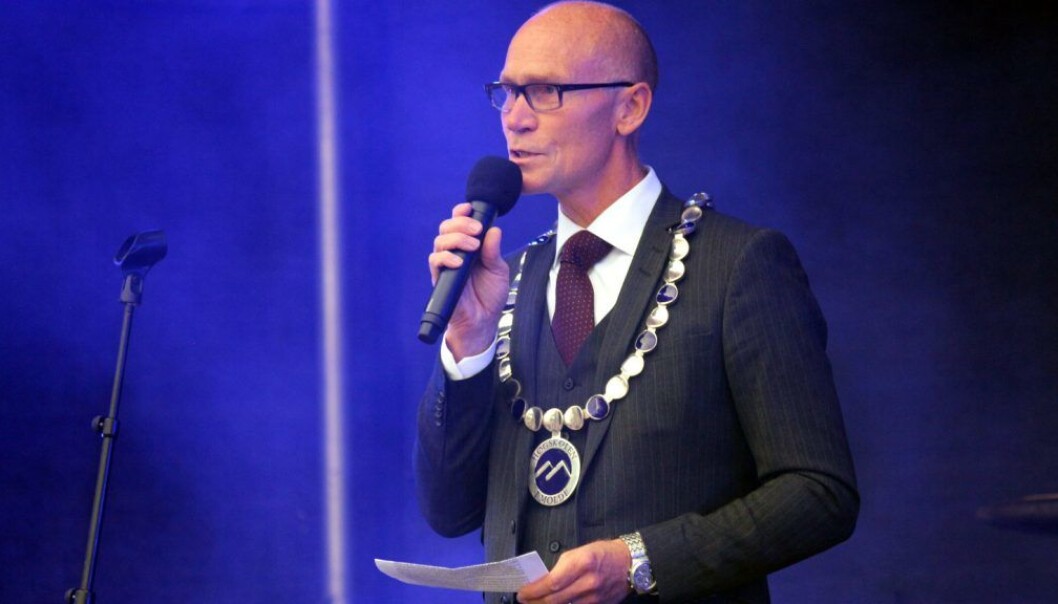 Steinar Kristoffersen får fire nye år som rektor ved Høgskolen i Molde. Steinar Kristoffersen får fire nye år som rektor ved Høgskolen i Molde.