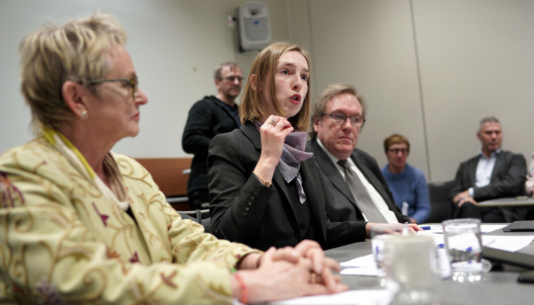 Avdelingsdirektør Rolf Larsen i Kunnskapsdepartementet satt ved siden av statsråd Iselin Nybø da hun besøkte styret ved Nord universitet 11. januar i år, en uke før Bjørn Olsens avgang4. Foto: Ketil Blom Haugstulen Avdelingsdirektør Rolf Larsen i Kunnskapsdepartementet satt ved siden av statsråd Iselin Nybø da hun besøkte styret ved Nord universitet 11. januar i år, en uke før Bjørn Olsens avgang4. Foto: Ketil Blom Haugstulen