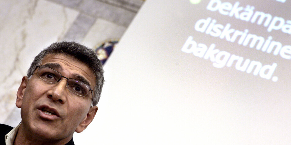 Masoud Kamali er en profilert professor og tidligere ansatt ved Mittuniversitetet i Östersund i Sverige. De siste par årene har han stått midt i en arbeidskonflikt som bunner i strid om studietilbudets ideologi og som endte med at han i januar i år sa opp jobben mot en kompensasjon på vel 3 millioner svenske kroner. Foto: Maja Suslin / TT Masoud Kamali er en profilert professor og tidligere ansatt ved Mittuniversitetet i Östersund i Sverige. De siste par årene har han stått midt i en arbeidskonflikt som bunner i strid om studietilbudets ideologi og som endte med at han i januar i år sa opp jobben mot en kompensasjon på vel 3 millioner svenske kroner. Foto: Maja Suslin / TT