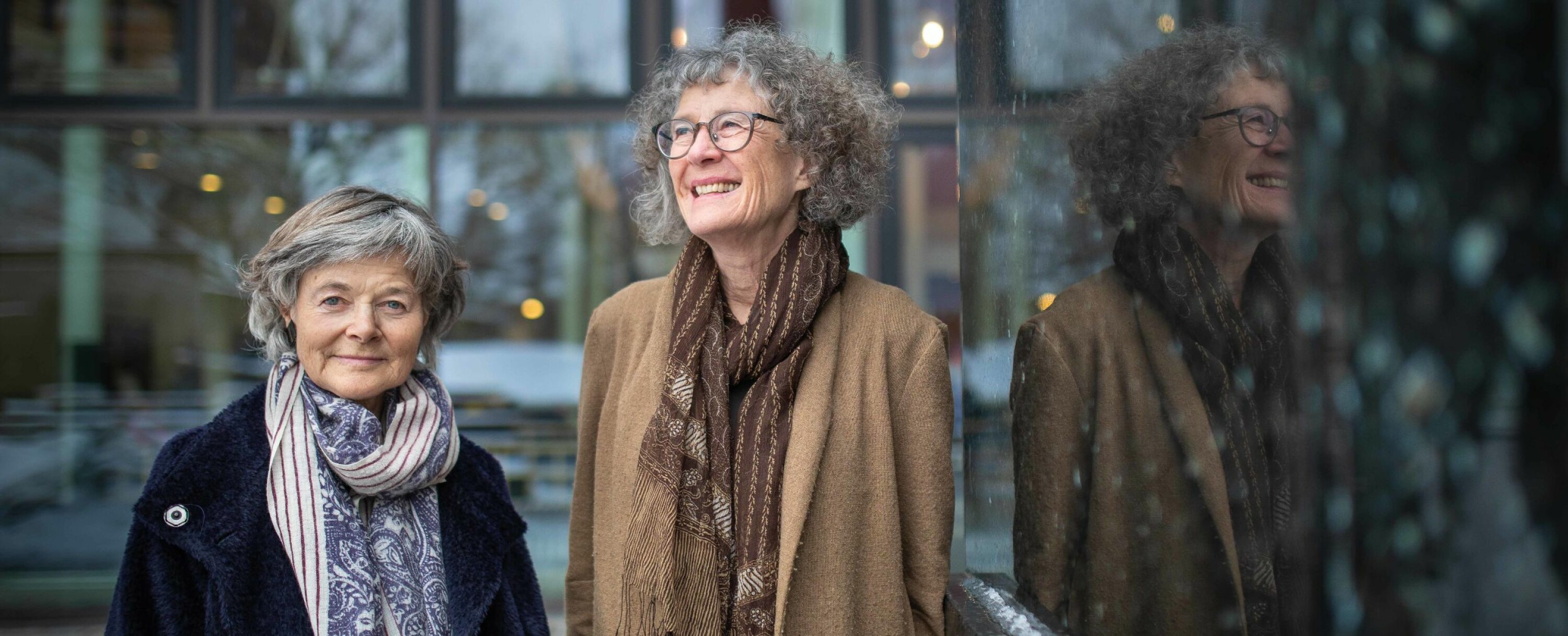 Anne-Brit Kolstø (t.v.) og Ragni Piene ble professorer i 1987 .— På noen måter hadde vi det kanskje lettere enn unge kvinner i dag, sier Piene. Foto: Siri Øverland Eriksen
