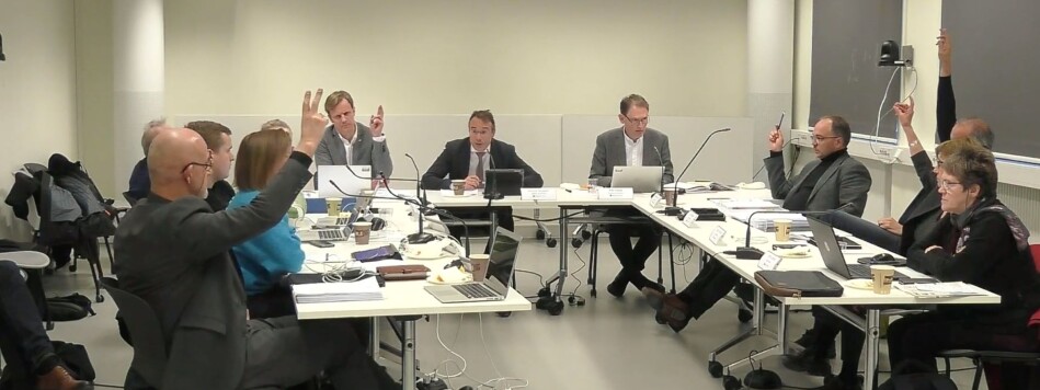 6-5 mot «f-ordet» under avrøysting i styret ved Høgskulen i Volda. Mindretalet var: Tor-Johan Ekeland, prorektor Jens Standal Groven, Terje Heggem, Oddbjørn Følsvik og Ingrid Østensjø. Foto: Skjermdump frå video 6-5 mot «f-ordet» under avrøysting i styret ved Høgskulen i Volda. Mindretalet var: Tor-Johan Ekeland, prorektor Jens Standal Groven, Terje Heggem, Oddbjørn Følsvik og Ingrid Østensjø. Foto: Skjermdump frå video
