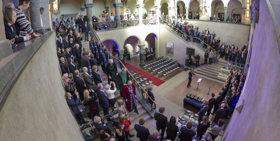 NTNUs doktorpromosjon i Hovedbygningens aula på Gløshaugen, mars 2018. Nye doktorer kreeres, æresdoktor utnevnes og ærespris utdeles. Rektor Gunnar Bovim leder den akademiske prosesjonen, fulgt av Marc Triscone, dr.h.c. Professor Department of Quantum Matter Physics at University of Geneva. Foto: Thor Nielsen/NTNU NTNUs doktorpromosjon i Hovedbygningens aula på Gløshaugen, mars 2018. Nye doktorer kreeres, æresdoktor utnevnes og ærespris utdeles. Rektor Gunnar Bovim leder den akademiske prosesjonen, fulgt av Marc Triscone, dr.h.c. Professor Department of Quantum Matter Physics at University of Geneva. Foto: Thor Nielsen/NTNU